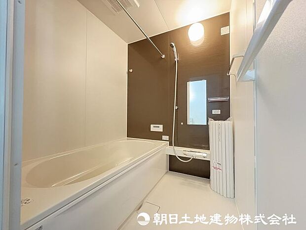 <浴室>1坪タイプの広いユニットバスでゆっくりとバスタイムをお楽しみいただけます。