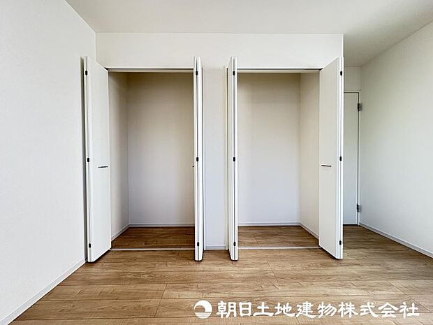 <収納>お洋服やお荷物をすっきりと収納できます。