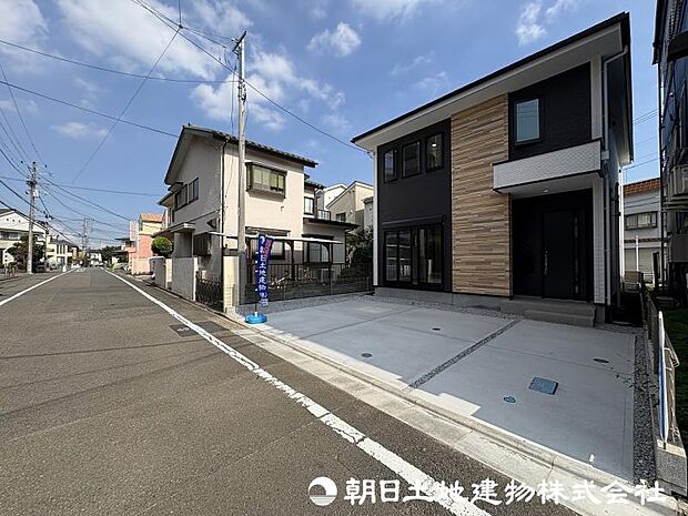 <カースペース>車並列3台駐車可能です。