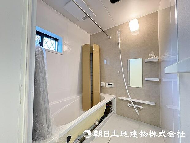 ＜浴室＞1坪タイプの広いユニットバスです。