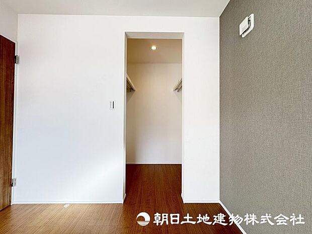 ＜収納＞ご夫婦で使えるウォークインクローゼットも魅力です。