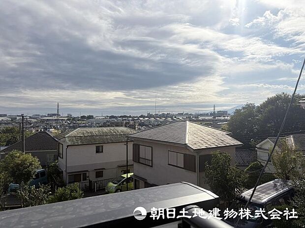 ＜眺望＞西側が下がっているので開放感があります。
