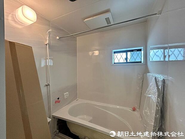 ＜浴室＞1坪タイプの広いユニットバスでゆっくりとバスタイムをお過ごしください。