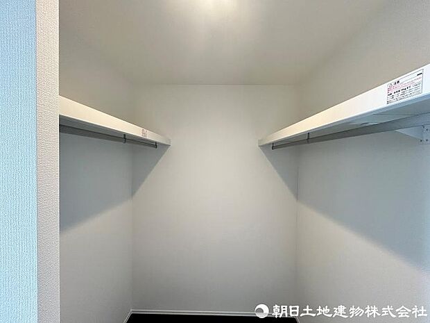 ＜収納＞ご夫婦で使えるウォークインクローゼットも便利です。