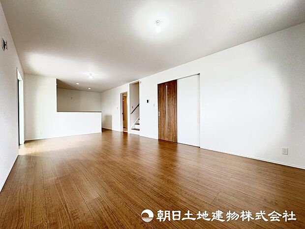 ＜ダイニング＞東南向きの明るいダイニングスペースです。