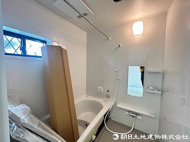 ＜浴室＞1坪タイプの広いユニットバスです。