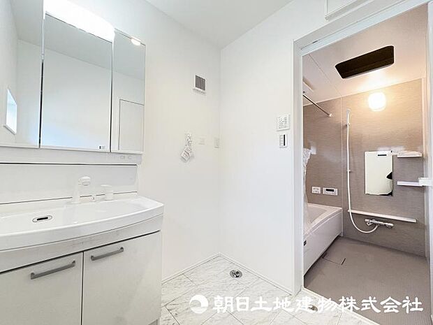 <洗面室>1階に水回りが集中している使いやすい間取りです。