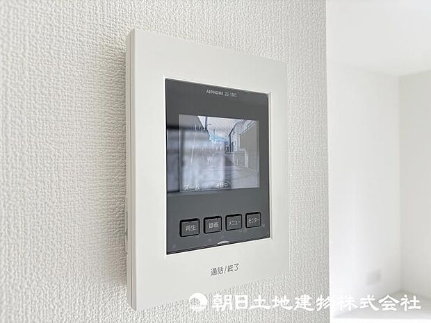 ＜インターフォン＞見やすいカラーモニター付きのインターフォンです。