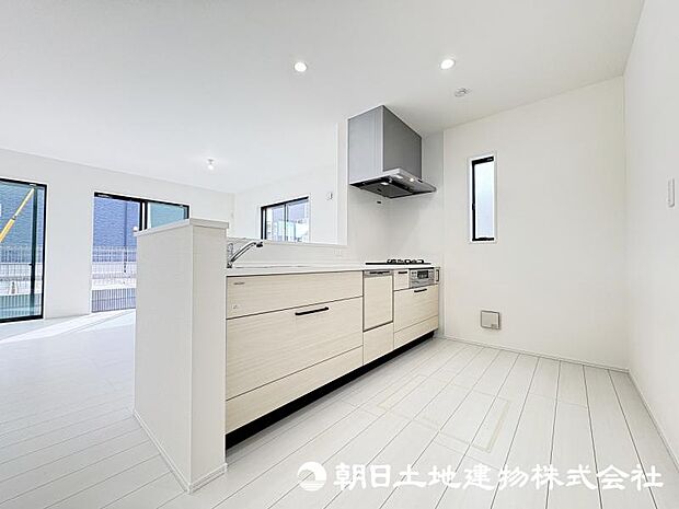 ＜キッチン＞奥様に人気のビルトイン食器洗浄機付です。