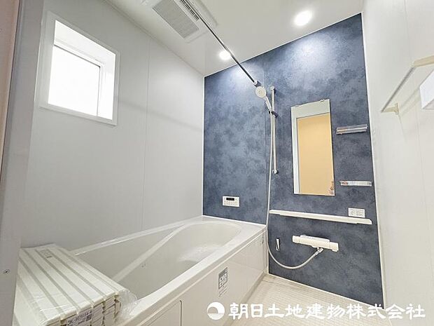 ＜浴室＞1坪タイプの広いユニットバスです。