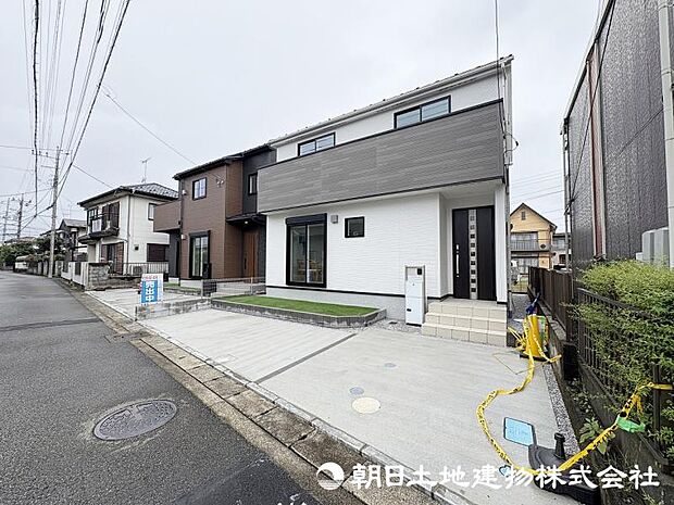 ＜外観＞住宅地内で交通量の少ない道路に面しています。