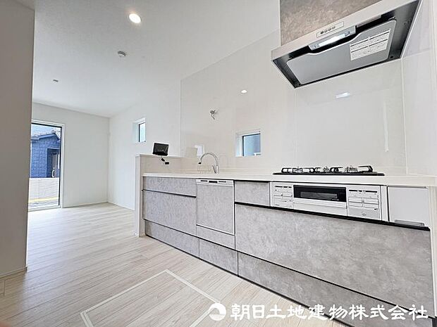 ＜キッチン＞最近珍しい独立したキッチンです。