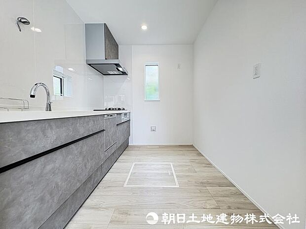 ＜キッチン＞奥様に人気のビルトイン食器洗浄機付です。