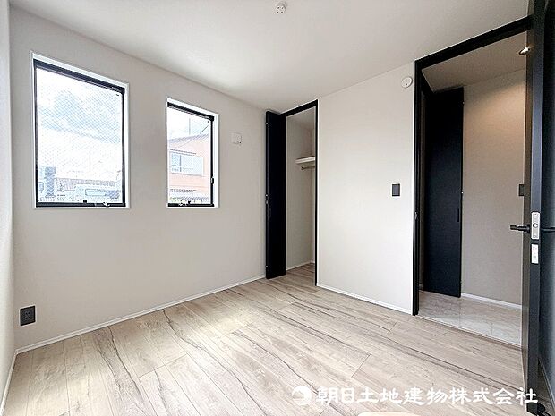 ＜洋室＞1階に4.5帖の洋室が2部屋ございます