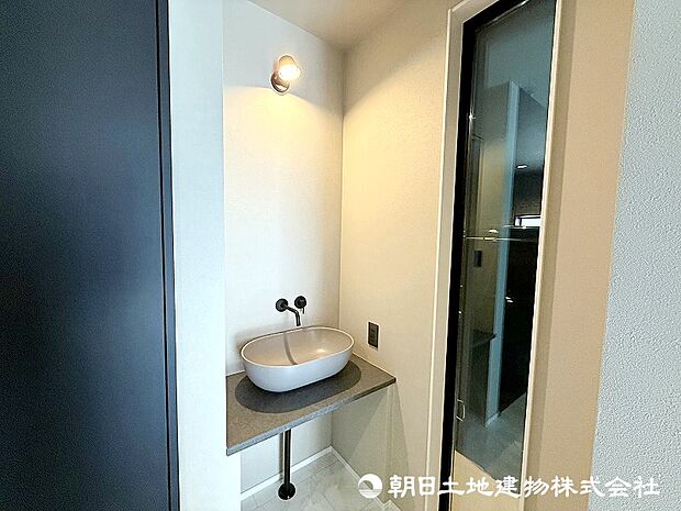 ＜セカンド洗面＞居室がある1階にも、手洗いに便利なセカンド洗面台がございます