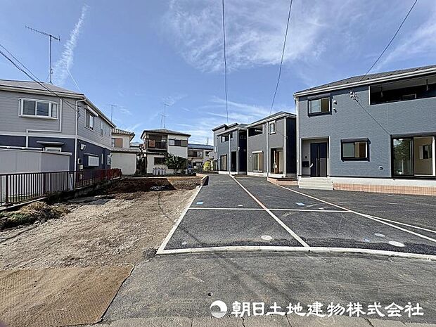 ＜外観＞敷地内カースペース車2台駐車可能です。