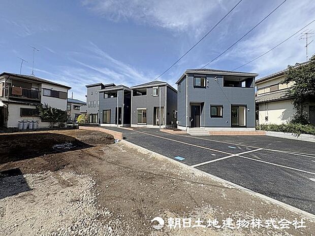 <外観>カースペースには車縦列2台駐車可能です。