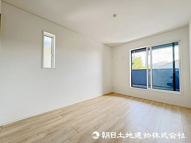 <洋室>バルコニーに面した明るい洋室6.3帖です。