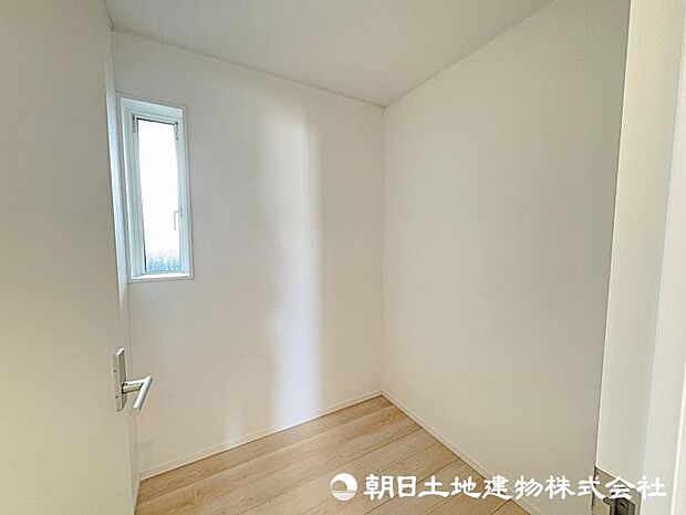 <納戸>ご家族様で使える納戸2帖が2階にあり便利です。