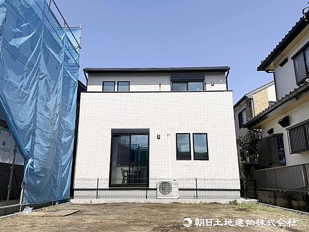 <外観>太陽光発電システム&蓄電池を搭載しているZEH住宅です