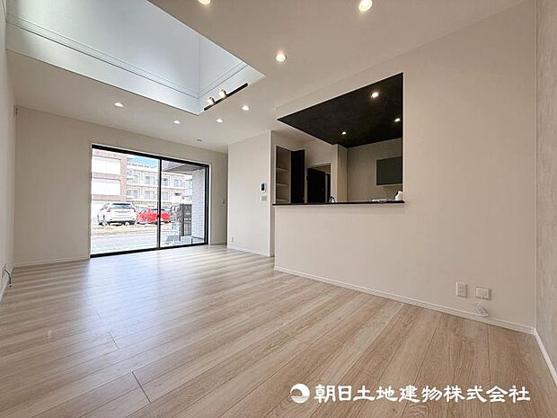 <ダイニング>LDKは約18帖あり、ゆったりとおくつろぎいただけます