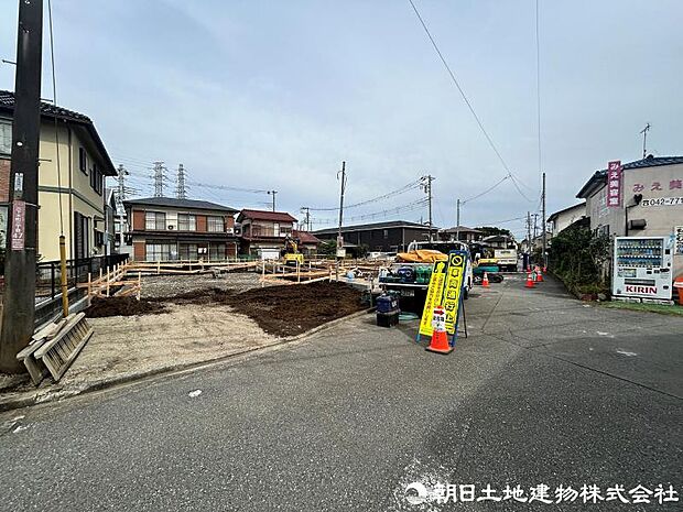 ＜現地＞南道路に面して陽当たり良好となっています。