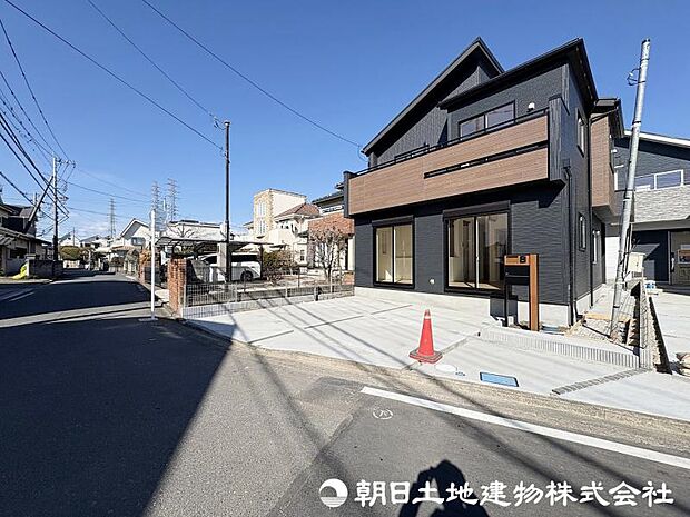 ＜外観＞南道路に面して陽当たり良好です。