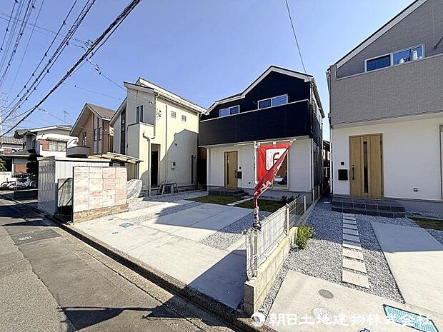 ＜外観＞カースペース車並列2台駐車可能です。