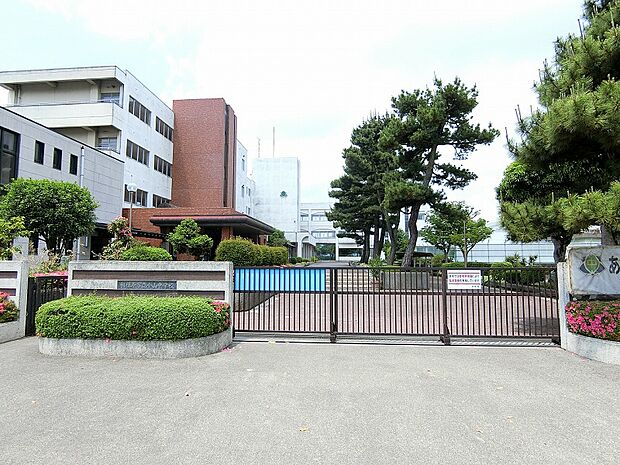 小山中学校まで約1660ｍ