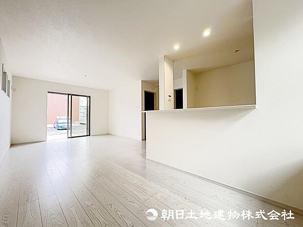 ＜リビング＞お子様の顔が見えるリビングイン階段も魅力です。