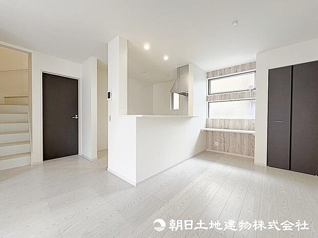 ＜ダイニング＞家事やお勉強に便利なダイニングカウンター付です。