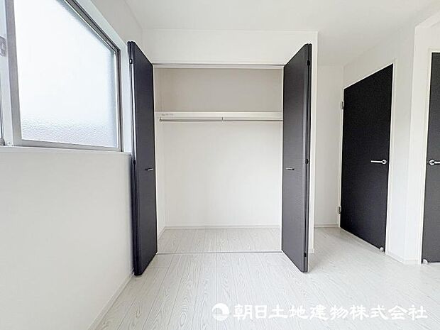 ＜収納＞各洋室にクローゼットがありますのでお洋服をすっきりと収納できます。