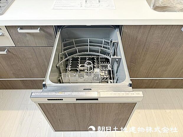 ＜キッチン＞ご家族5人分の食器類を洗浄できる容量のビルトイン食器洗浄機付です。