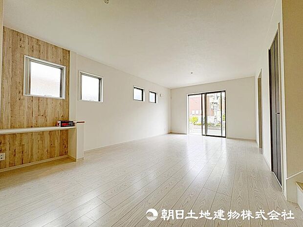 ＜リビング＞広々としているＬＤＫ18帖でお過ごしいただけます。