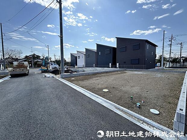 ＜現地＞広々としているＬＤＫ18帖でお寛ぎいただけます。