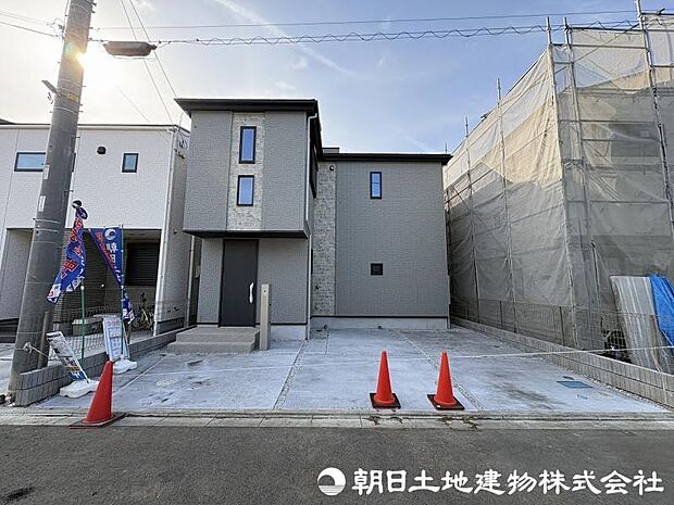 ＜外観＞全20区画開発分譲地内の静かな住環境です。カースペース並列2台駐車可能です。