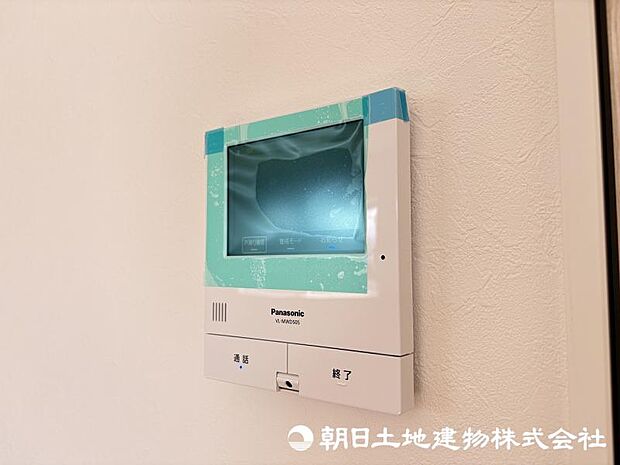 <インターフォン>見やすいカラーモニター付きです。