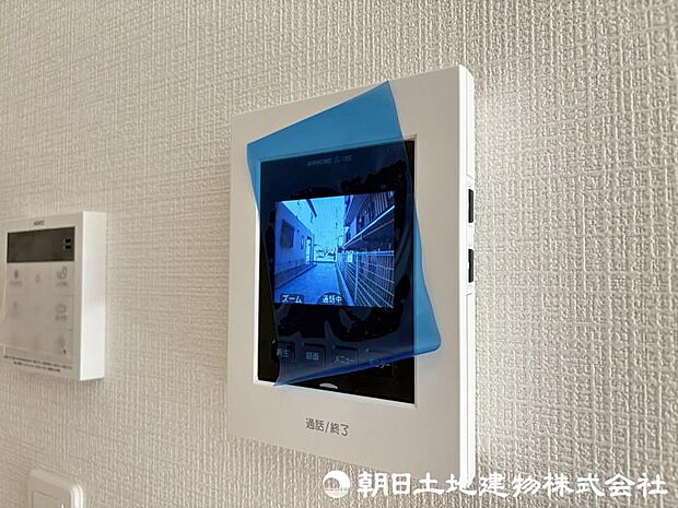 ＜インターフォン＞見やすいカラーモニター付きです。