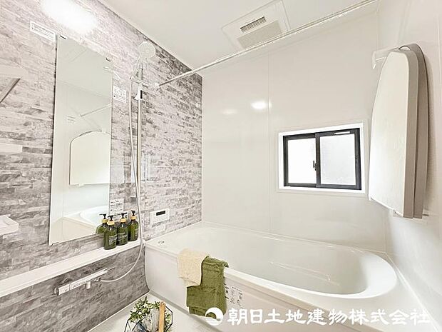 ＜浴室＞1坪タイプの広いユニットバスです。