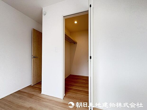 ＜収納＞ご夫婦で使えるウォークインクローゼットも魅力です。