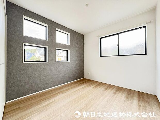 ＜洋室＞アクセントクロスがお洒落な洋室5.25帖です。