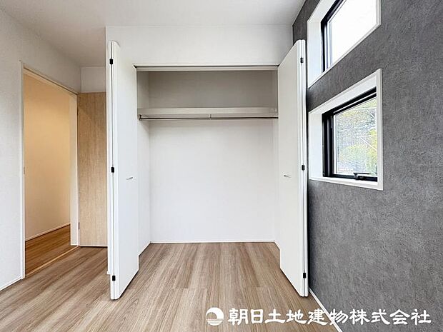 ＜収納＞各洋室にクローゼットもありますので、お洋服をすっきりと収納できます。