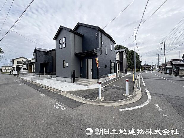 ＜外観＞角地に面して開放感があります。