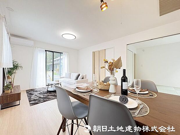 ＜リビング＞ＬＤＫ16帖＋和室4.5帖を一体で広く使えます。