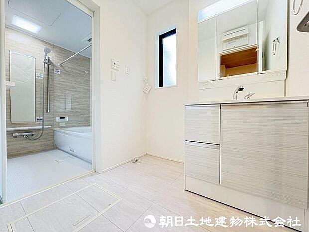 <洗面室>1階に水回りが集中している使いやすい間取りです。