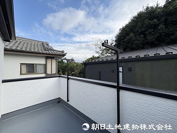 <バルコニー>南向きの2面バルコニーで陽当たり良好です。