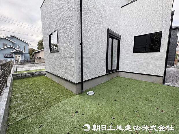 <お庭>お子様が遊べる広さのお庭があります。