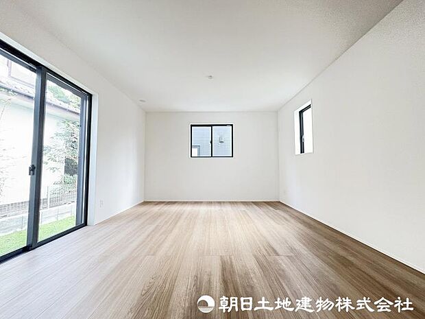 <リビング>LDK16帖+洋室5帖を一体で広く使えます。