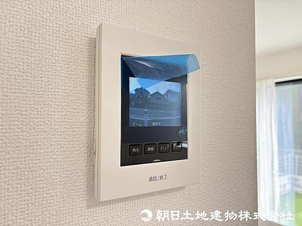<インターフォン>見やすいカラーモニター付きです。