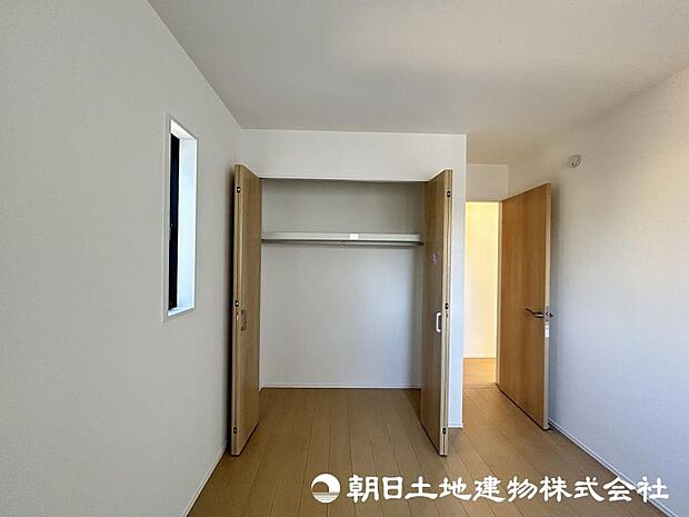＜収納＞各洋室にクローゼットもありますので、お洋服をすっきりと収納できます。
